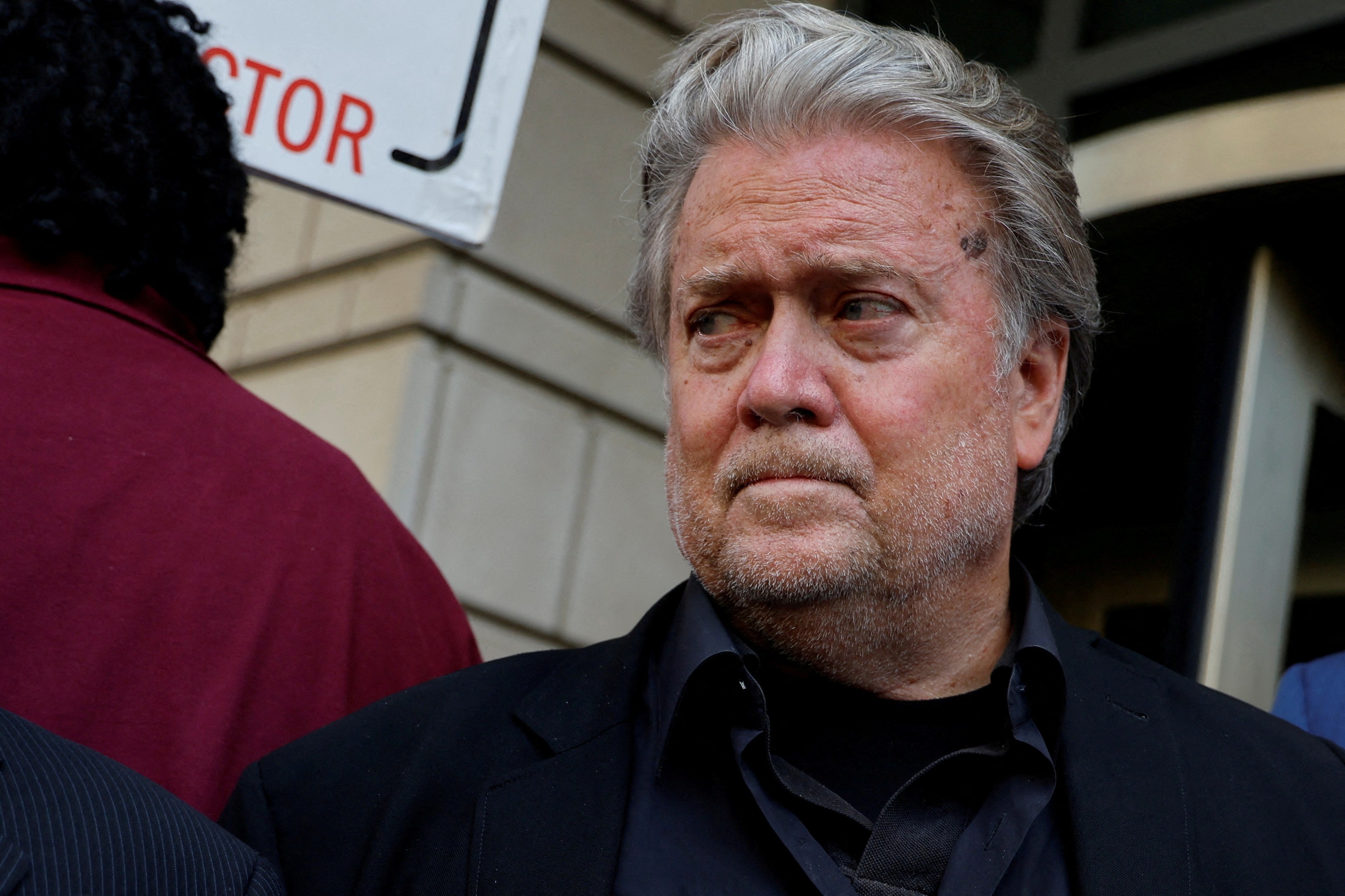 Ex-estrategista de Trump, Steve Bannon diz ter '5 ou 6 alternativas' para presidente concorrer a 3º mandato
